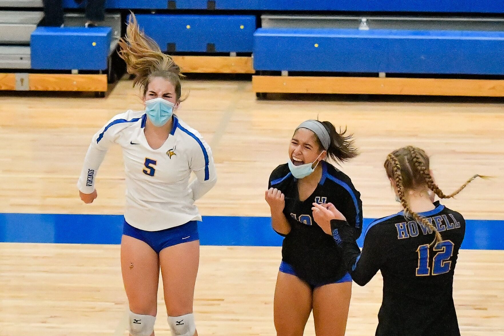 10/31/20 - Girls Volleyball - C5 quarter - Francis Howell vs St. Dominic